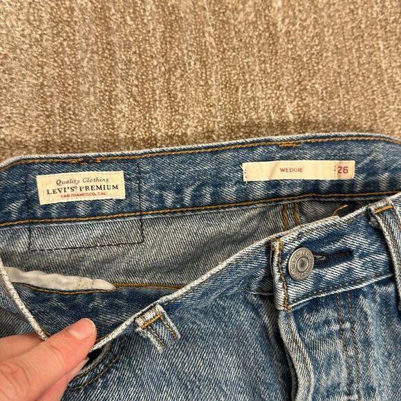 Levi’s Raw Hem Wedgie Icon Fit Ankle Button Fly Blue Jeans Cotton Women Size 26 - Picture 3 of 10
